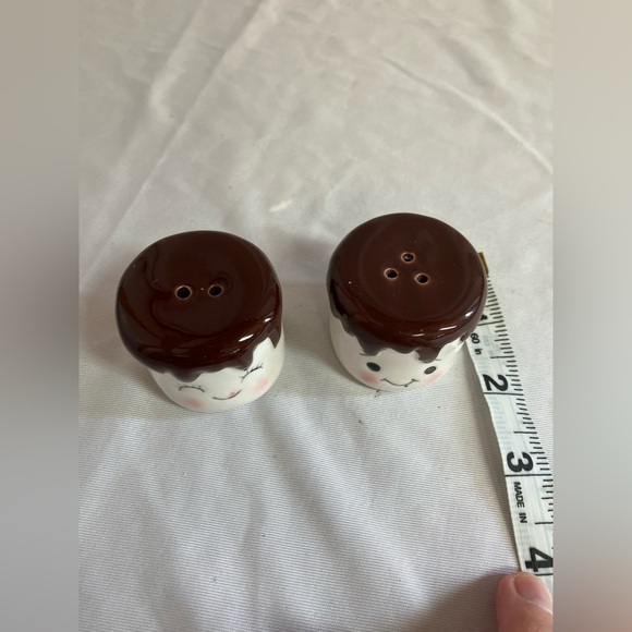 Cute Chocolate Drip Marshmallow Salt and Pepper Shakers - Picture 6 of 7